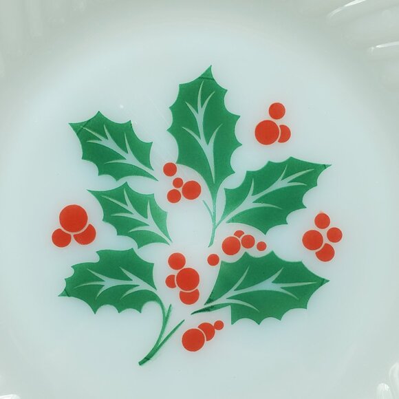 Termocrisa Holly Berry White Milk Glass Christmas Dessert Appetizer Plates - Picture 3 of 4